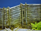 Diorama Zubehör, 12 Graben- u. Stellungspalisaden Typ 1, coloriert, verwittert, echt Holz, 1:35/32