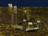 Diorama Zubehör, Baumstämme, Stumpen, Wurzeln, coloriert und bemoost 1:35 / 32