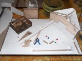 Diorama, Waldflugplatz mit Hangar und Baracke, beleuchtet, 1:48