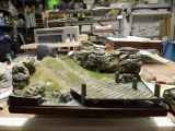 Diorama Grundplatte, Offroad Gelände mit Brücke 3, 1:24