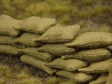 Diorama Zubehör, 20 graugrüne Stoff Sandsäcke, gefüllt 15 x 30 mm